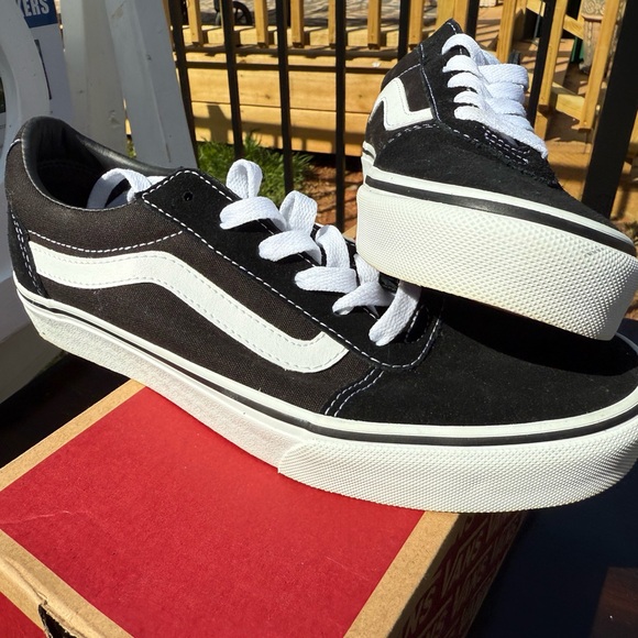 Brand New Classic Vans - Picture 2 of 4